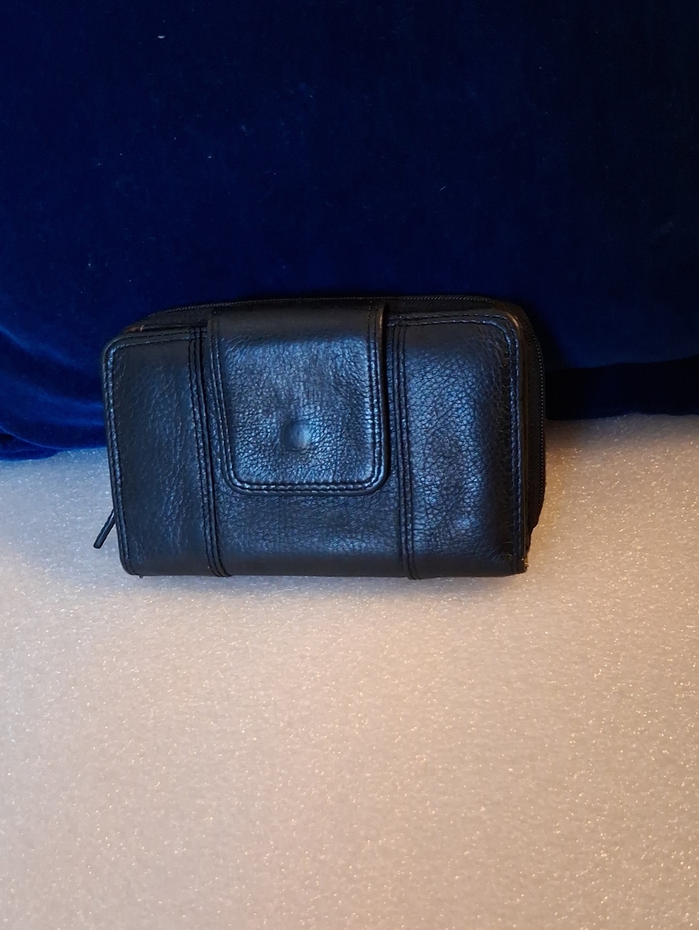 Classic Black Leather Zip Wallet for Women - Unbranded